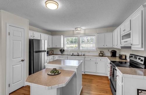 Kernersville House | Farm Retreat Stargazing Pet-Friendly Private