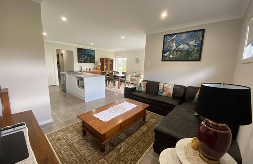 Thirlmere Cottage | Farm Stay at Camellia Cottage Pet Friendly