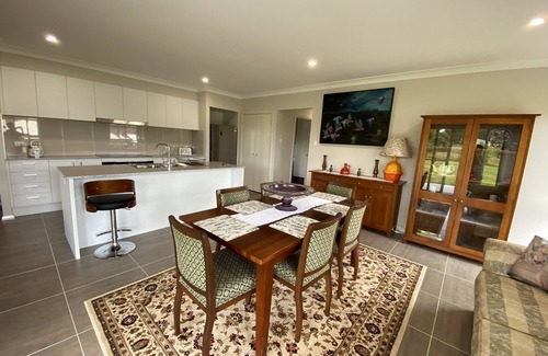 Thirlmere Cottage | Farm Stay at Camellia Cottage Pet Friendly