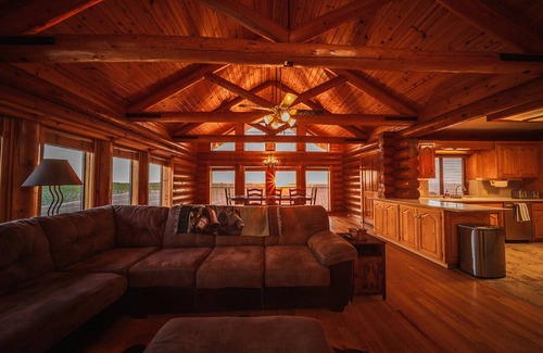 Central Valley Cabin | Farm Stay at the Bell-Zwart Lodge