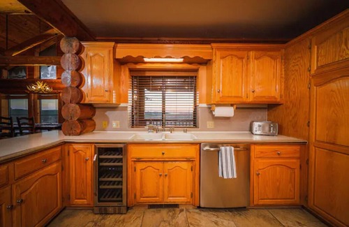 Central Valley Cabin | Farm Stay at the Bell-Zwart Lodge