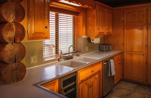 Central Valley Cabin | Farm Stay at the Bell-Zwart Lodge