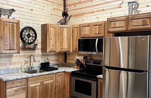 Winfred House | Farm Stay Close to I-90 and Sioux Falls. Hunting dogs allowed for extra fee