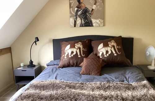 Tenbury Wells Cabin | Farm stay, dark skies, stars, stunning countryside and miles of walks.