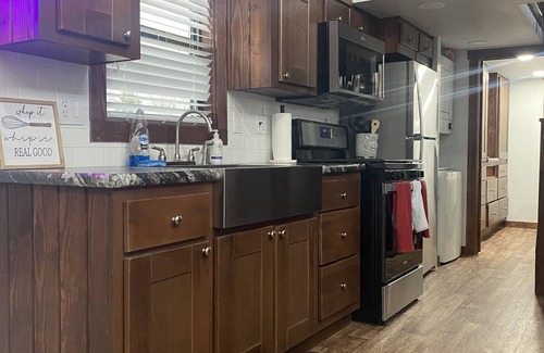 Hutto Cottage | Farm Stay in a Tiny House on the Farm . Entire space