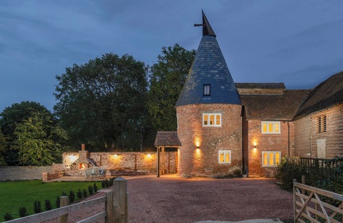 Leominster Cottage | Farm stay in former Hop Kiln surrounded by cider apple orchards near Leominster