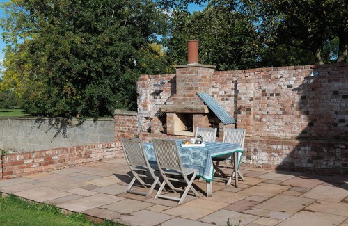Leominster Cottage | Farm stay in former Hop Kiln surrounded by cider apple orchards near Leominster