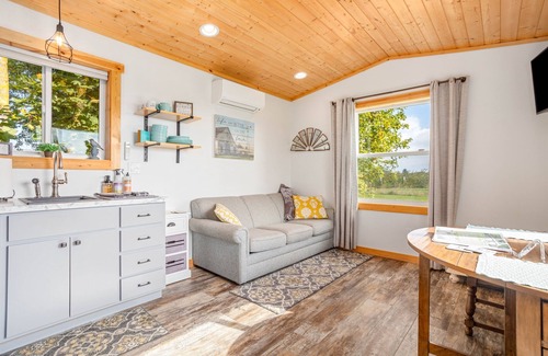 Lynden House | Farm Stay |Views*Hot Tub*Cozy.Quiet