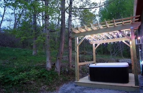 Pownal Apartment | FARM-TO-TABLE eating, good hot tub soak, S'mores around fire pit, seasonal POOL!