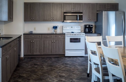Jonestown House | Farm View - perfect for families