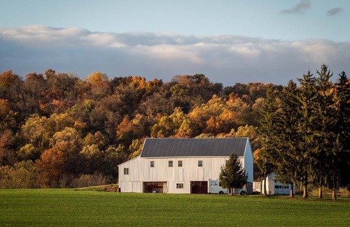 Jonestown House | Farm View - perfect for families