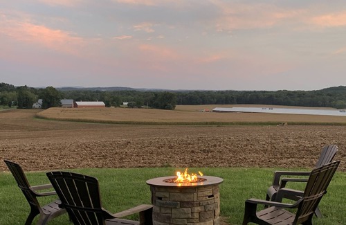 Jonestown House | Farm View - perfect for families