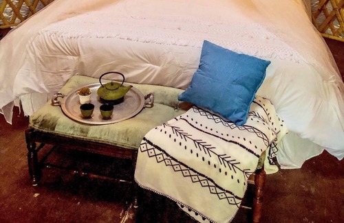 Friendsville House | Farm Yurt - Wake up with goats & Highland cows