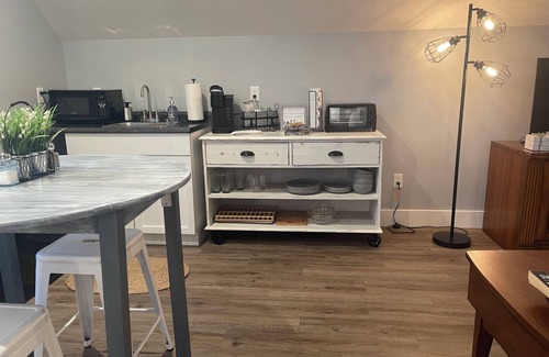 Jack Apartment | Farmcharm- Cozy, Comfortable, Close
