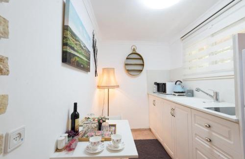 Bat Shlomo Apartment | farmer’s suite room