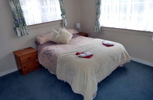 Kaikoura Bed & Breakfast | Farmers Cottage - Wacky Stays - six unique rentals - 4km from Kaikoura centre
