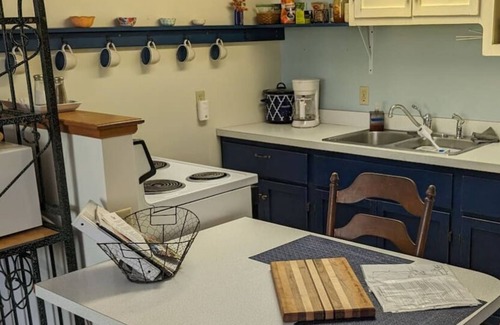 Kasbeer Apartment | Farmers Friend on 175 Acre Farm: Peaceful Retreat