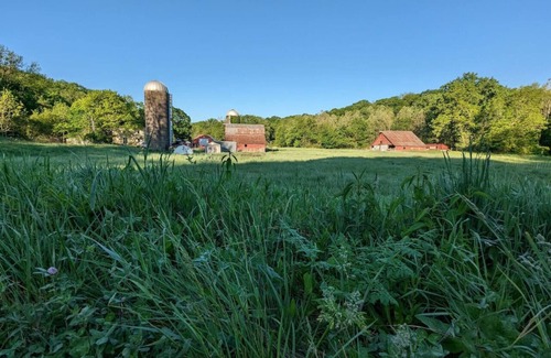 Kasbeer Apartment | Farmers Friend on 175 Acre Farm: Peaceful Retreat