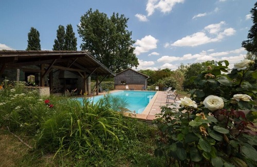 Sainte-Maure-de-Peyriac House | Farmhouse in the middle of the horses