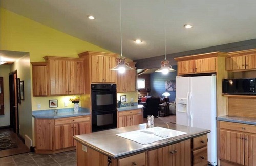 Williamsburg House | Farmhome Close to Great Lakes Equestrian Festival
