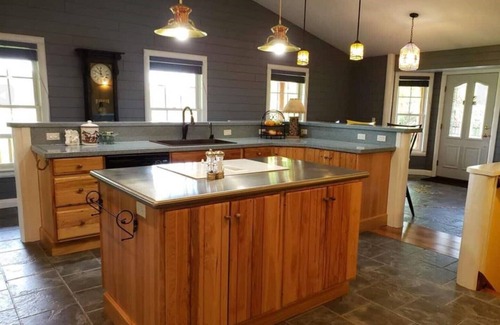 Williamsburg House | Farmhome Close to Great Lakes Equestrian Festival