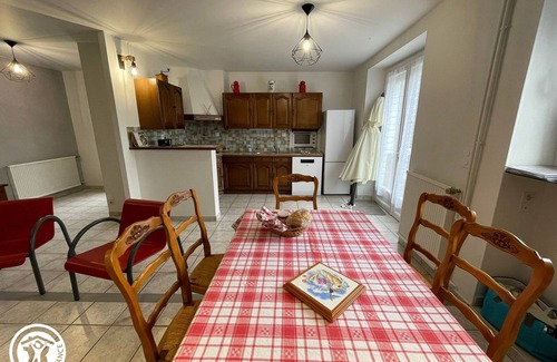 Saint-Aubin-des-Ormeaux Cottage | Farmhouse Stay Near Puy du Fou: Relaxing Rural Retreat with Terrace and Modern Amenities