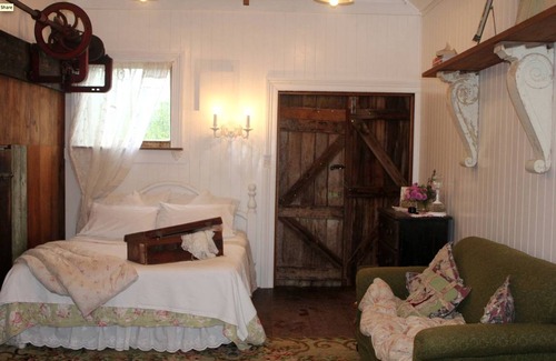 Puhoi House | Farmhouse ∙ 1 bedroom ∙ 2 guests