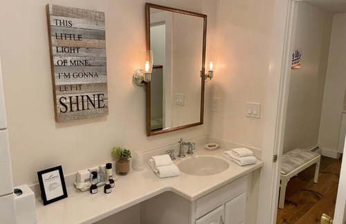 West Dover House | Farmhouse 3 - Farm Road Estate - 3mi to Mt Snow