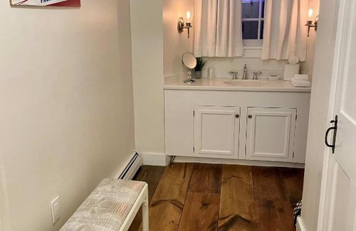 West Dover House | Farmhouse 3 - Farm Road Estate - 3mi to Mt Snow