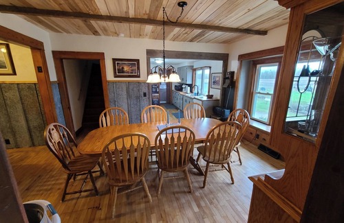 Cicero Other | Farmhouse 30 minutes from Lambeau Field and Appleton 50 minutes to EAA Oshkosh