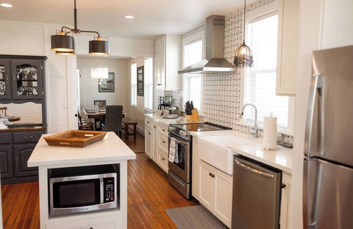 Schulenburg House | Farmhouse+5 acres.Close to town but still country!
