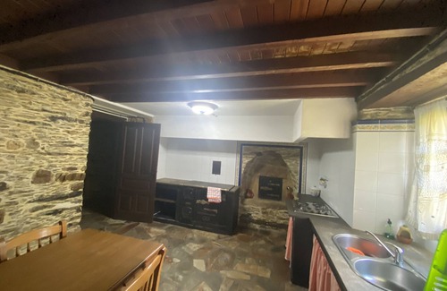 Loiba House | Farmhouse 'Aldea Lamacido' with Mountain View, Shared Pool and Wi-Fi