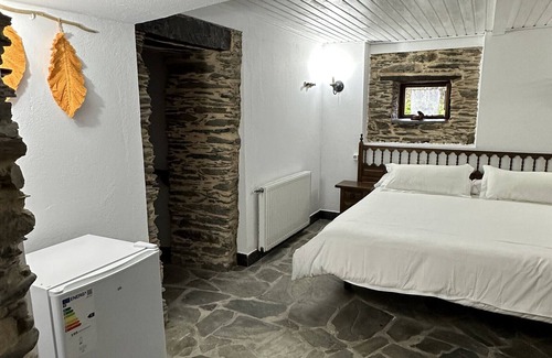 Loiba House | Farmhouse 'Aldea Lamacido' with Mountain View, Shared Pool and Wi-Fi