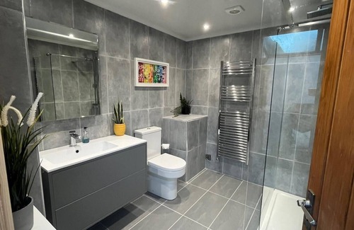 Saint Breward House | Farmhouse Annexe With Home-cooked Breakfast