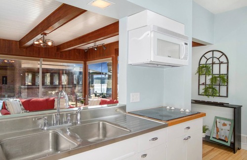 Fountain City House | Farmhouse Apartment - River Road Historic Home