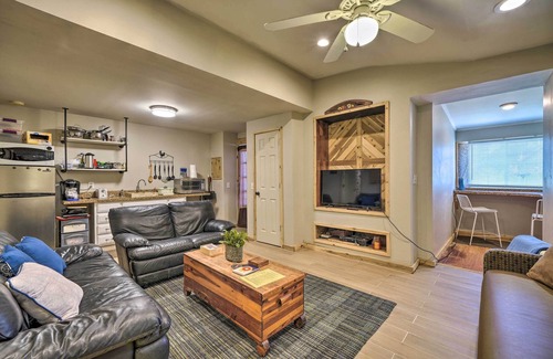 Tower Heights Apartment | Farmhouse Apt on Route 66 - 12 Miles to Downtown