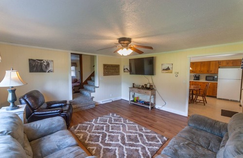Farmington Other | Farmhouse at Fernstone | 4BR, 1.5BA, Pool & Hot Tub