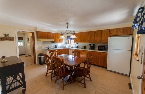 Farmington Other | Farmhouse at Fernstone | 4BR, 1.5BA, Pool & Hot Tub