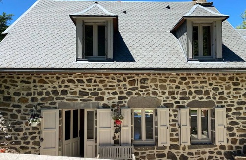 Le Claux Cottage | Farmhouse Auvergne Mountainview