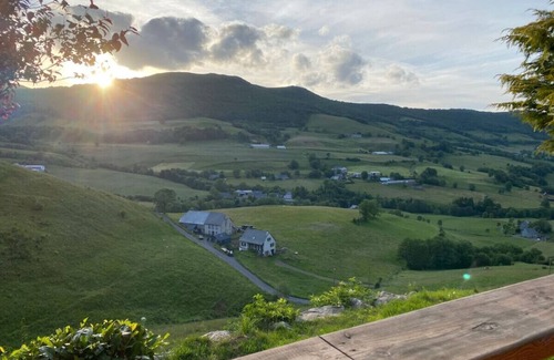 Le Claux Cottage | Farmhouse Auvergne Mountainview