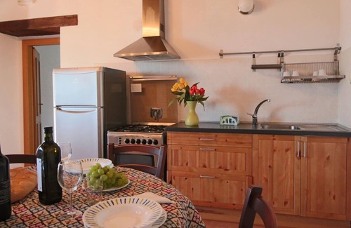 Gualdo Cattaneo House | Farmhouse Bliss With Pool, Wine and Tails