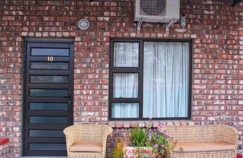 Outjo Bed & Breakfast | Farmhouse Boutique Guest 2