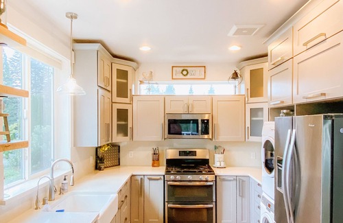 Snoqualmie House | Farmhouse by the Falls