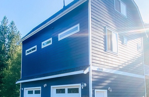 Snoqualmie House | Farmhouse by the Falls