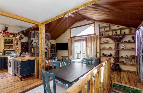 Bailey Ski Chalet | Farmhouse Cabin * Secluded 2.5 acres * Pet Friendly