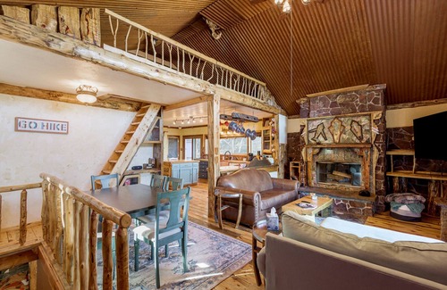Bailey Ski Chalet | Farmhouse Cabin * Secluded 2.5 acres * Pet Friendly