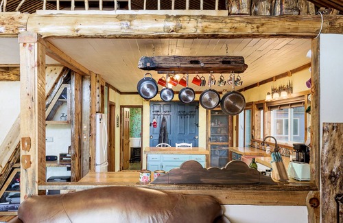 Bailey Ski Chalet | Farmhouse Cabin * Secluded 2.5 acres * Pet Friendly