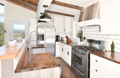 Colfax Ski Chalet | Farmhouse cabin with spectacular lake view