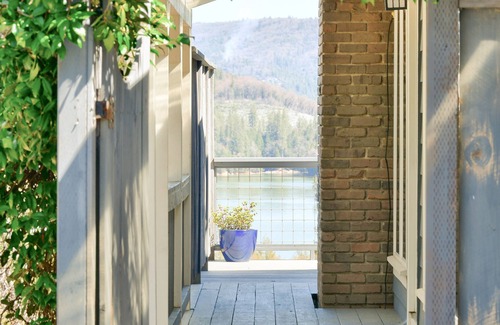 Colfax Ski Chalet | Farmhouse cabin with spectacular lake view