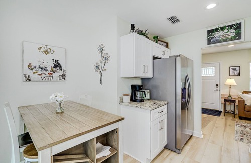 Lakeland House | Farmhouse Chic Luxe 3/2 Home near I4